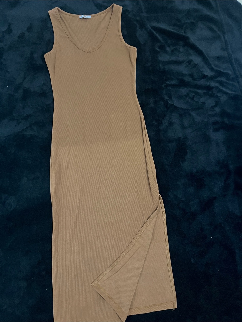 iris Sleeveless Ribbed Maxi Dress in Camel Brown